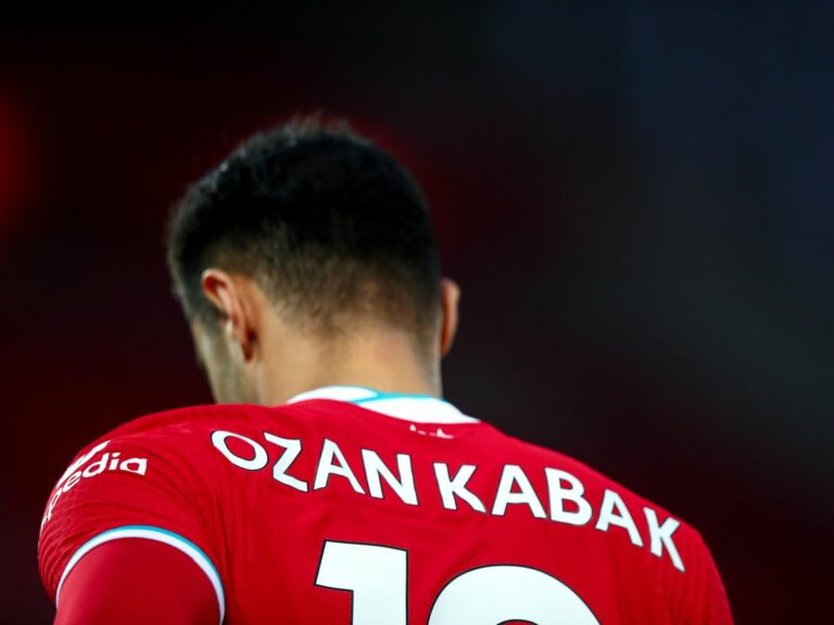 0_GettyImages-1231353837