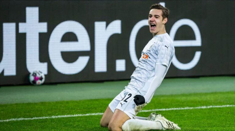 MOENCHENGLADBACH, GERMANY - NOVEMBER 21: Florian Neuhaus of Borussia Monchengladbach celebrates after scoring his team's first goal during the Bundesliga match between Borussia Moenchengladbach and FC Augsburg at Borussia-Park on November 21, 2020 in Moenchengladbach, Germany.