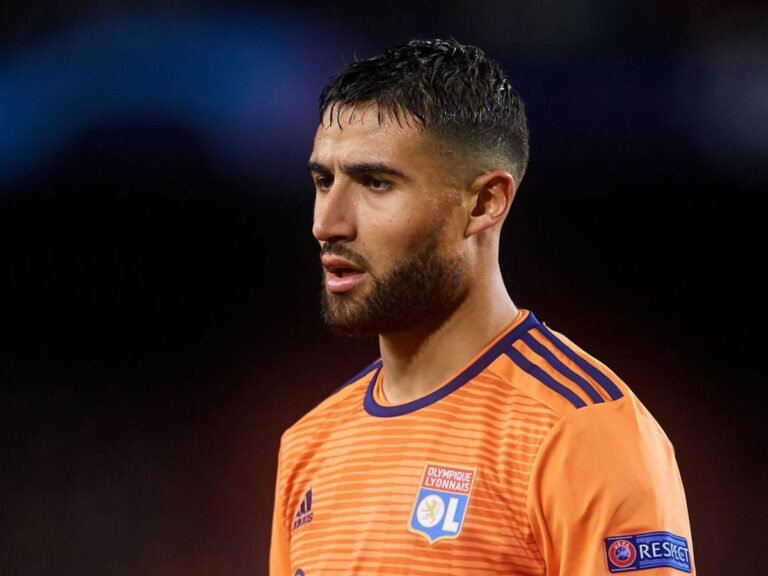 BARCELONA, SPAIN - MARCH 13: Nabil Fekir of Olympique Lyonnais looks on during the UEFA Champions League Round of 16 Second Leg match between FC Barcelona and Olympique Lyonnais at Nou Camp on March 13, 2019 in Barcelona, Spain.
