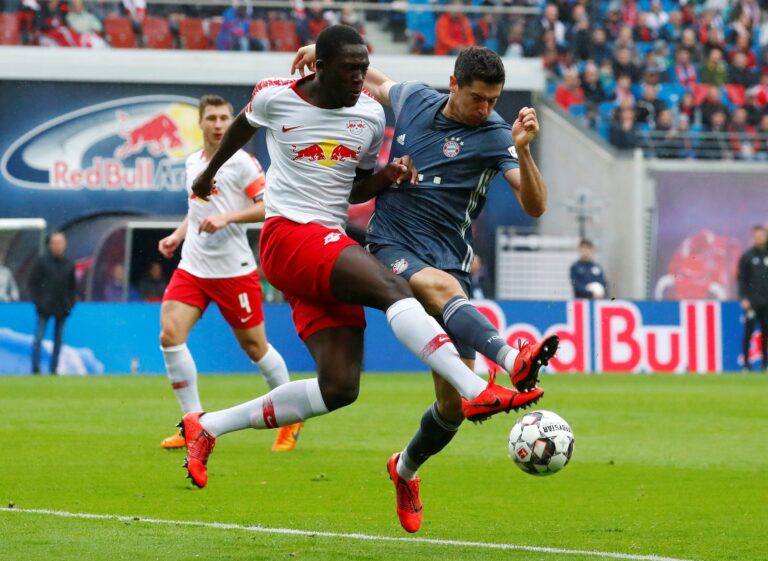 LEIPZIG, GERMANY - MAY 11: Ibrahima Konate of RB Leipzig and Robert Lewandowski of FC Bayern Muenchen battle for the ball during the Bundesliga match between RB Leipzig and Bayern Muenchen at Red Bull Arena on May 11, 2019 in Leipzig, Germany.
