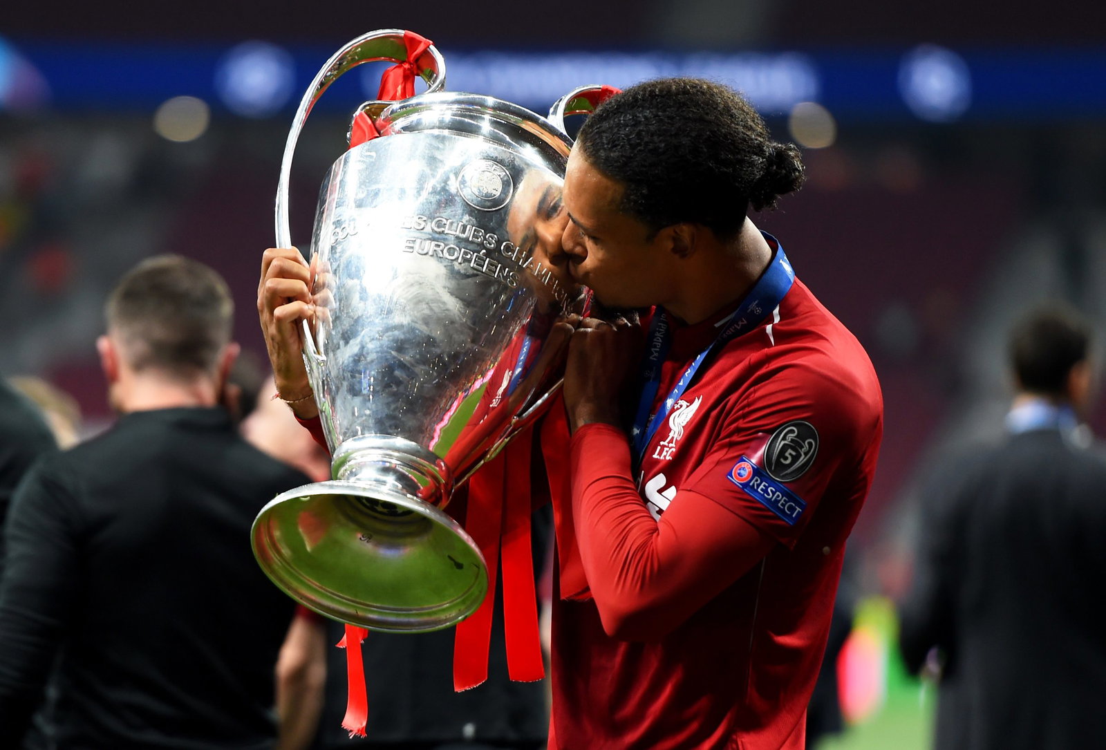 MADRID, SPAIN - JUNE 01: Virgil van Dijk of Liverpool kisses the trophy during the UEFA Champions League Final between Tottenham Hotspur and Liverpool at Estadio Wanda Metropolitano on June 01, 2019 in Madrid, Spain.
