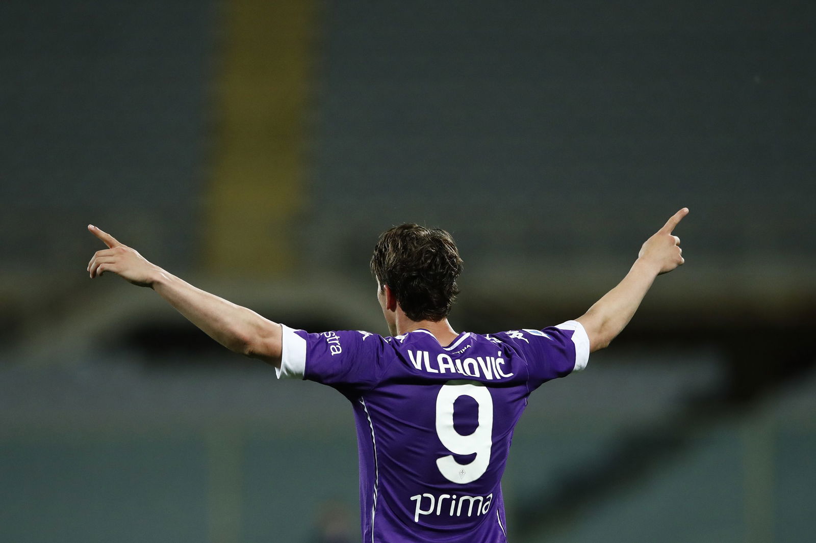 FLORENCE, ITALY - MAY 08: (BILD ZEITUNG OUT) Dusan Vlahovic of ACF Fiorentina celebrates after scoring his team's second goal during the Serie A match between ACF Fiorentina and SS Lazio at Stadio Artemio Franchi on May 8, 2021 in Florence, Italy.