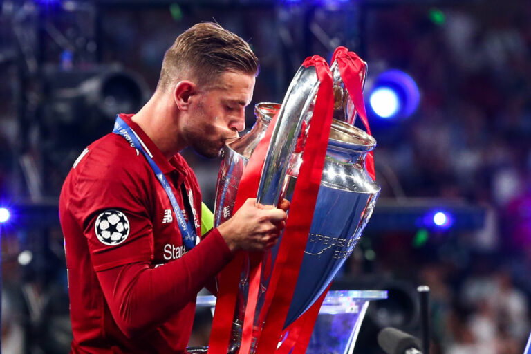 MADRID, SPAIN - JUNE 01 : Jordan Henderson of Liverpool kisses the UEFA Champions League trophy during the UEFA Champions League Final between Tottenham Hotspur and Liverpool at Estadio Wanda Metropolitano on June 1, 2019 in Madrid, Spain. (Photo by Robbie Jay Barratt - AMA/Getty Images)