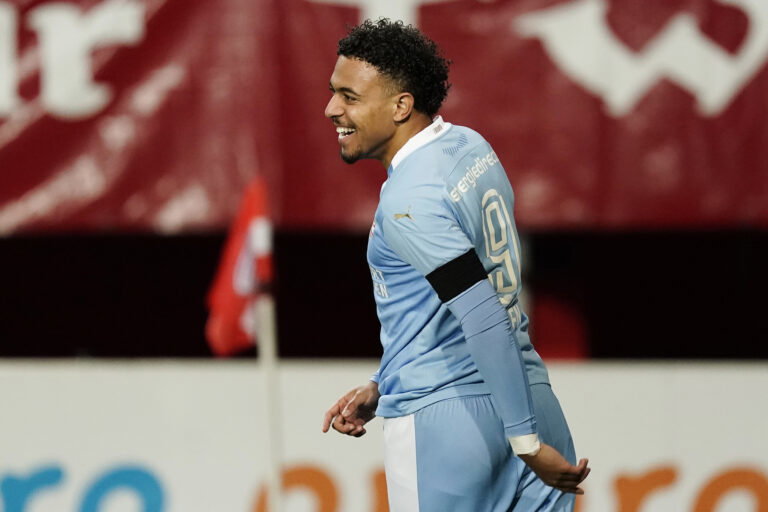 ENSCHEDE, NETHERLANDS - NOVEMBER 22: Donyell Malen of PSV celebrates 0-1 during the Dutch Eredivisie match between Fc Twente v PSV at the De Grolsch Veste on November 22, 2020 in Enschede Netherlands (Photo by Photo Prestige/Soccrates/Getty Images)