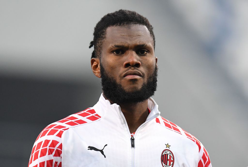 REGGIO NELL'EMILIA, ITALY - DECEMBER 20: Frank Kessie of AC Milan looks on during the Serie A match between US Sassuolo and AC Milan at Mapei Stadium - Città del Tricolore on December 20, 2020 in Reggio nell'Emilia, Italy. (Photo by Alessandro Sabattini/Getty Images)