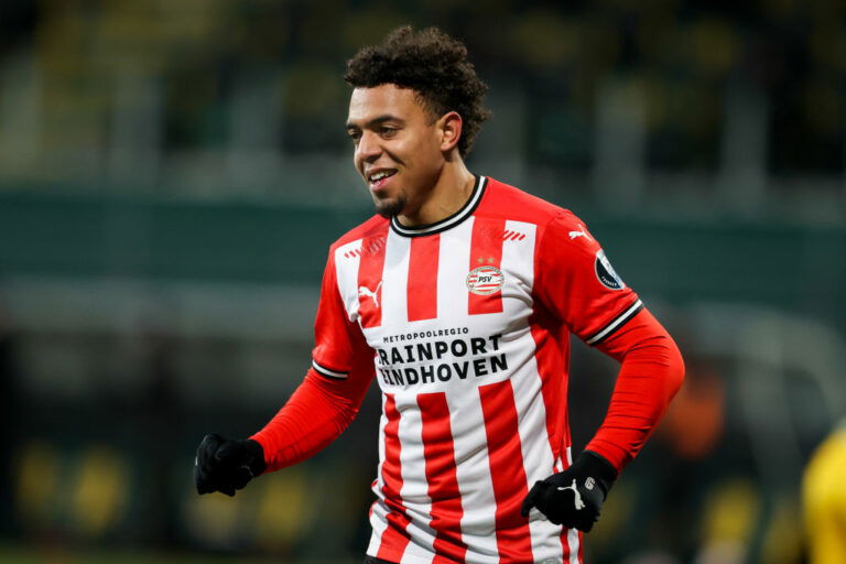 DEN HAAG, NETHERLANDS - FEBRUARY 13: Donyell Malen of PSV during the Dutch Eredivisie match between ADO Den Haag and PSV at Cars Jeans Stadiium on February 13, 2021 in Den Haag, Netherlands (Photo by Hans van der Valk/BSR Agency/Getty Images)
