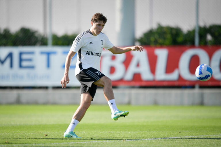 TURIN, ITALY - AUGUST 02: Juventus player Federico Chiesa during a training session at JTC on August 2, 2021 in Turin, Italy. (Photo by Daniele Badolato - Juventus FC/Juventus FC via Getty Images)