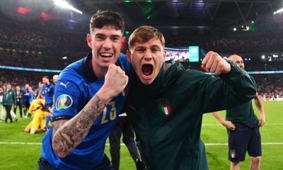 LONDON, ENGLAND - JULY 11: Alessandro Bastoni of Italy and Nicolo Barella of Italy celebrate following their team's victory in the UEFA Euro 2020 Championship Final between Italy and England at Wembley Stadium on July 11, 2021 in London, England. (Photo by Claudio Villa/Getty Images)