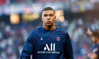 PARIS, FRANCE - AUGUST 14: Kylian Mbappe #7 of Paris Saint-Germain warms up before the Ligue 1 Uber Eats match between Paris Saint Germain and Strasbourg at Parc des Princes on August 14, 2021 in Paris, France. (Photo by Catherine Steenkeste/Getty Images)