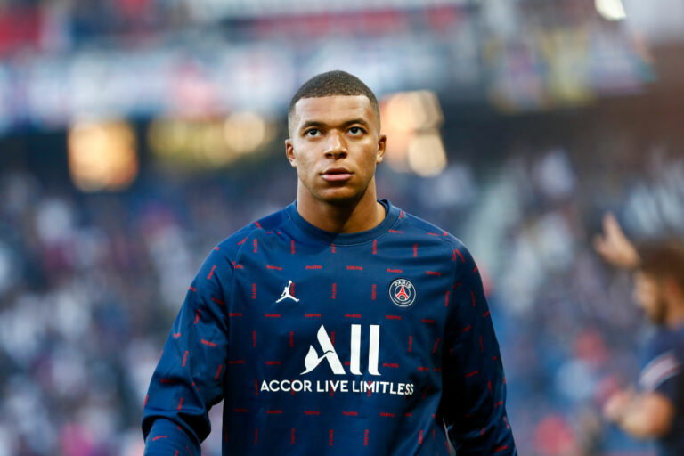 PARIS, FRANCE - AUGUST 14: Kylian Mbappe #7 of Paris Saint-Germain warms up before the Ligue 1 Uber Eats match between Paris Saint Germain and Strasbourg at Parc des Princes on August 14, 2021 in Paris, France. (Photo by Catherine Steenkeste/Getty Images)