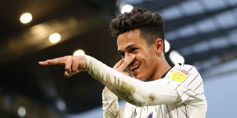 LONDON, ENGLAND - NOVEMBER 20: Fabio Carvalho of Fulham celebrates after scoring their team's second goal during the Sky Bet Championship match between Fulham and Barnsley at Craven Cottage on November 20, 2021 in London, England. (Photo by Jacques Feeney/Getty Images)
