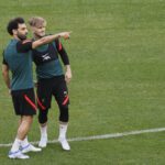 Liverpool s striker Mohamed Salah (L) and midfielder Harvey Elliot (R) take part in a training session held at Saint-Den