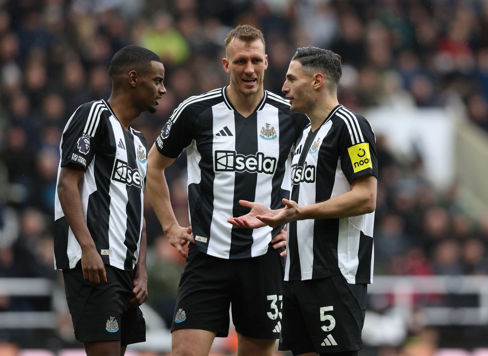 Newcastle United v Nottingham Forest - Premier League - St. James' Park