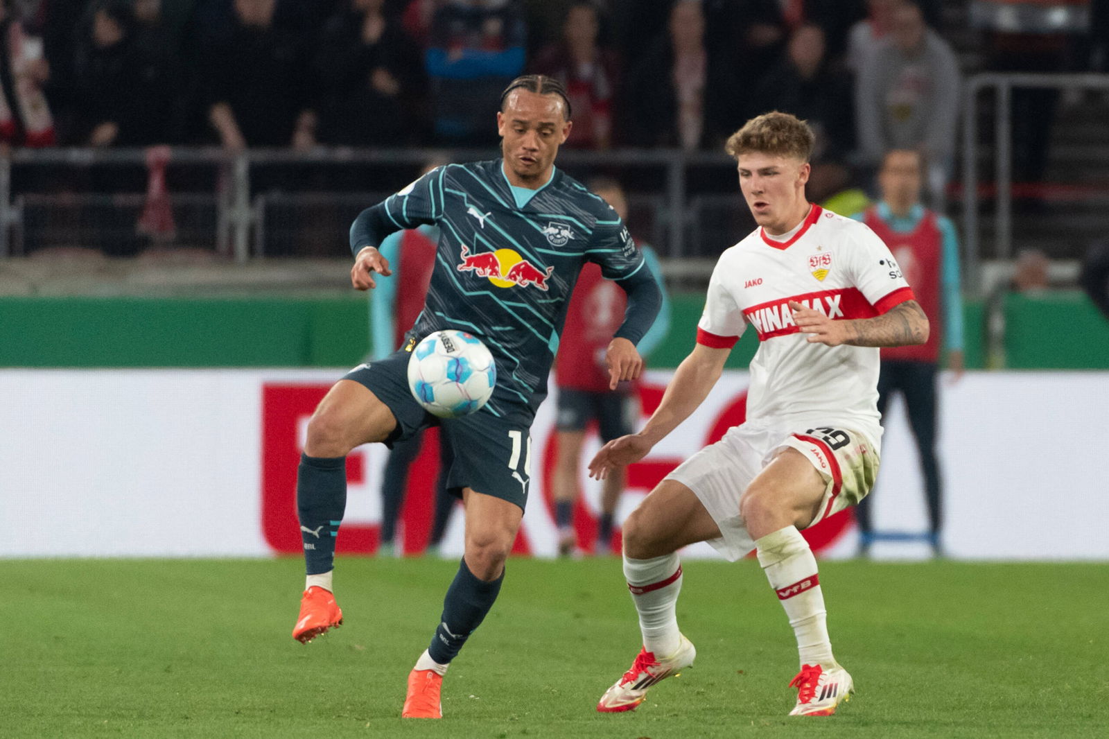 GER, VfB Stuttgart vs. RB Leipzig, Fussball, Herren, DFB-Pokal, Halbfinale, Spielzeit 2024/2025, 02.04.2025