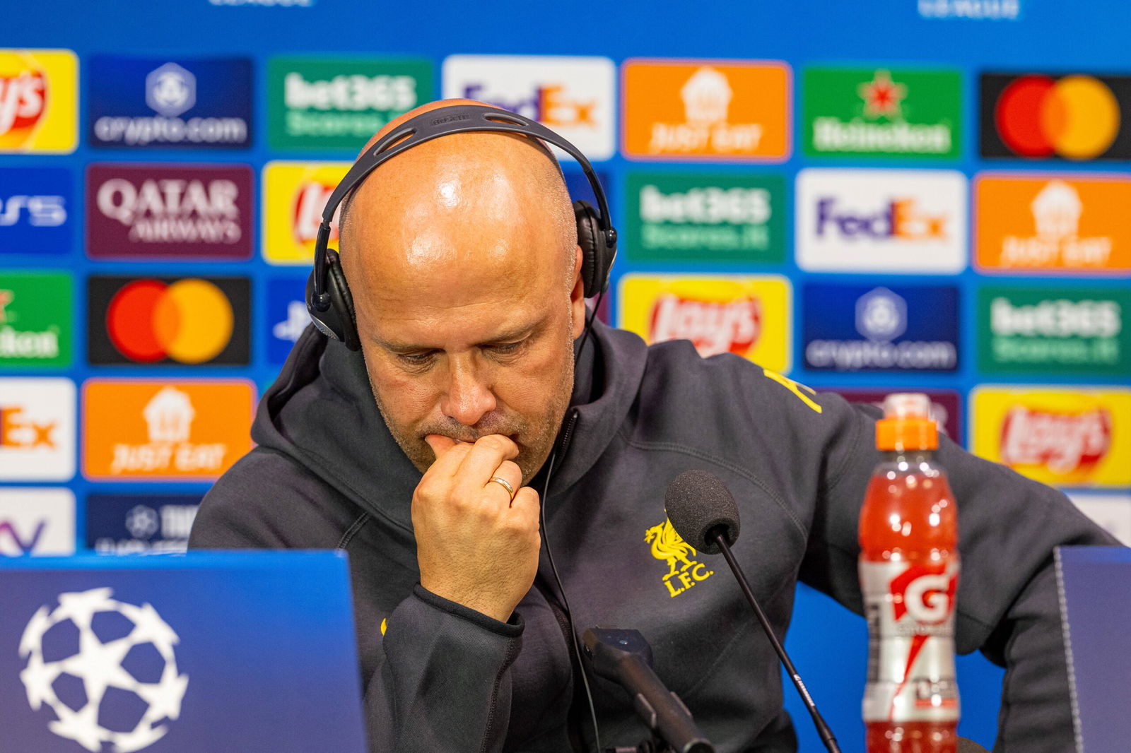 Liverpool manager Arne Slot has a choice to loan out Federico Chiesa to Turkey (Credits: Imago Images)