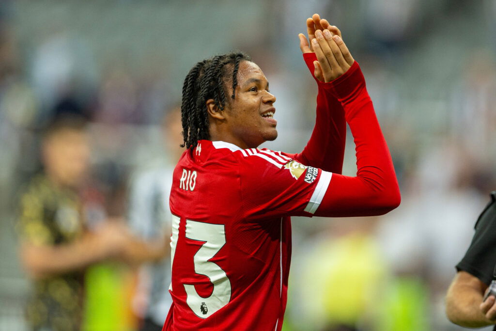 Rio Ngumoha signs his first professional contract (Credits: Imago Images)